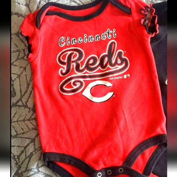 New Cincinnati Reds Diapershirts 3-6 months - Picture 2 of 3